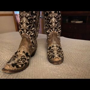 Women Corral boots , size 7, wore twice. In great shape